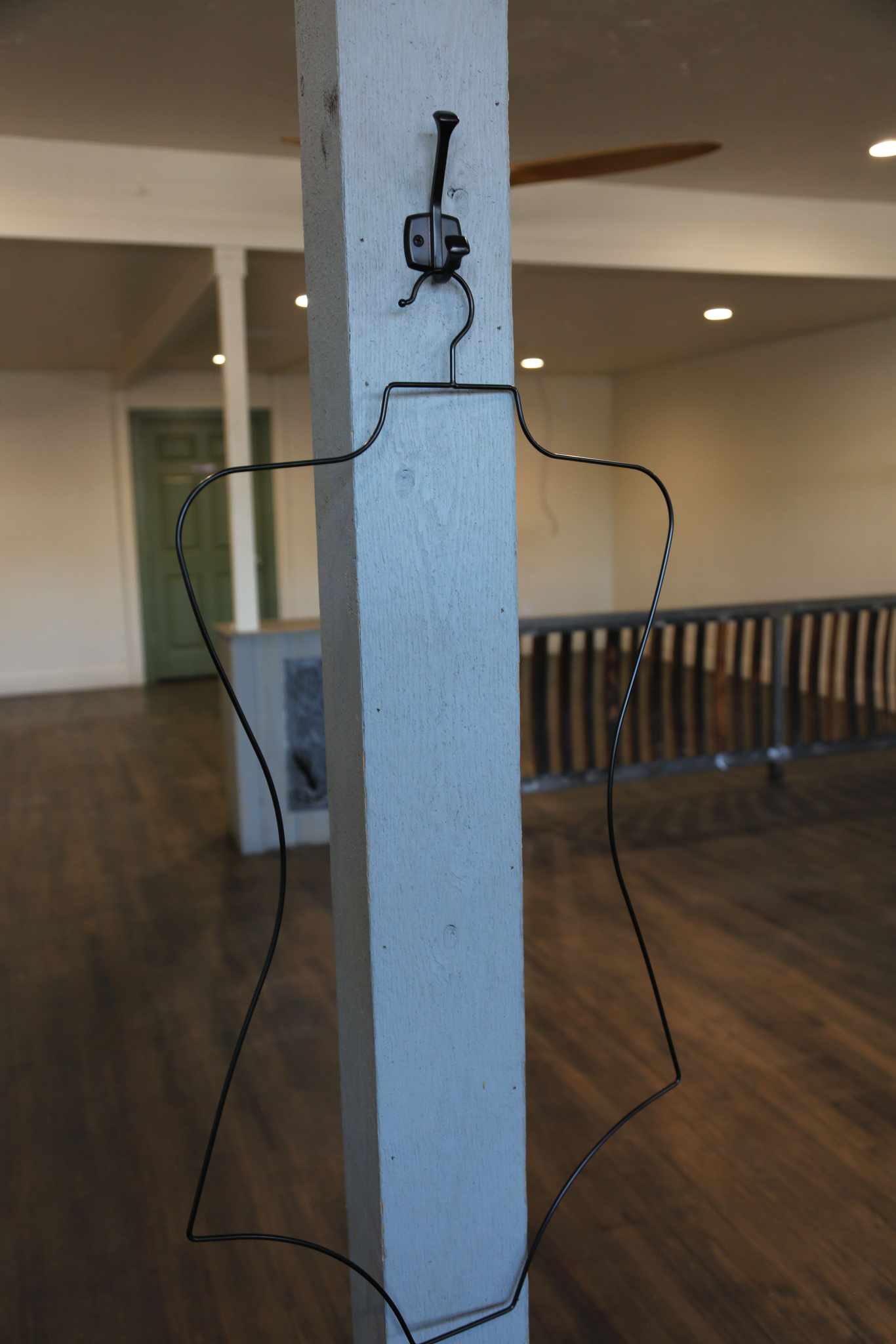 Choose your curvy hanger